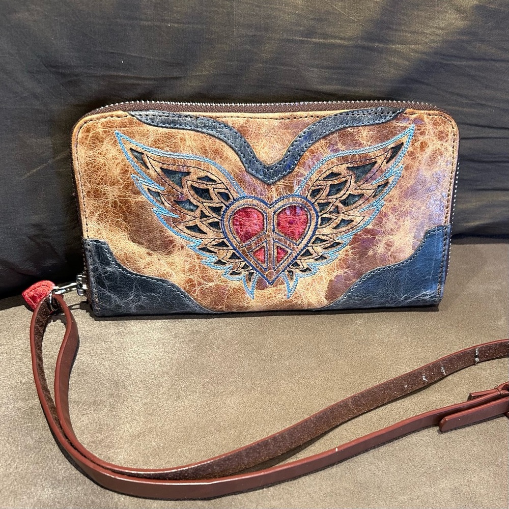 Handmade by Corell women’s genuine leather wallet